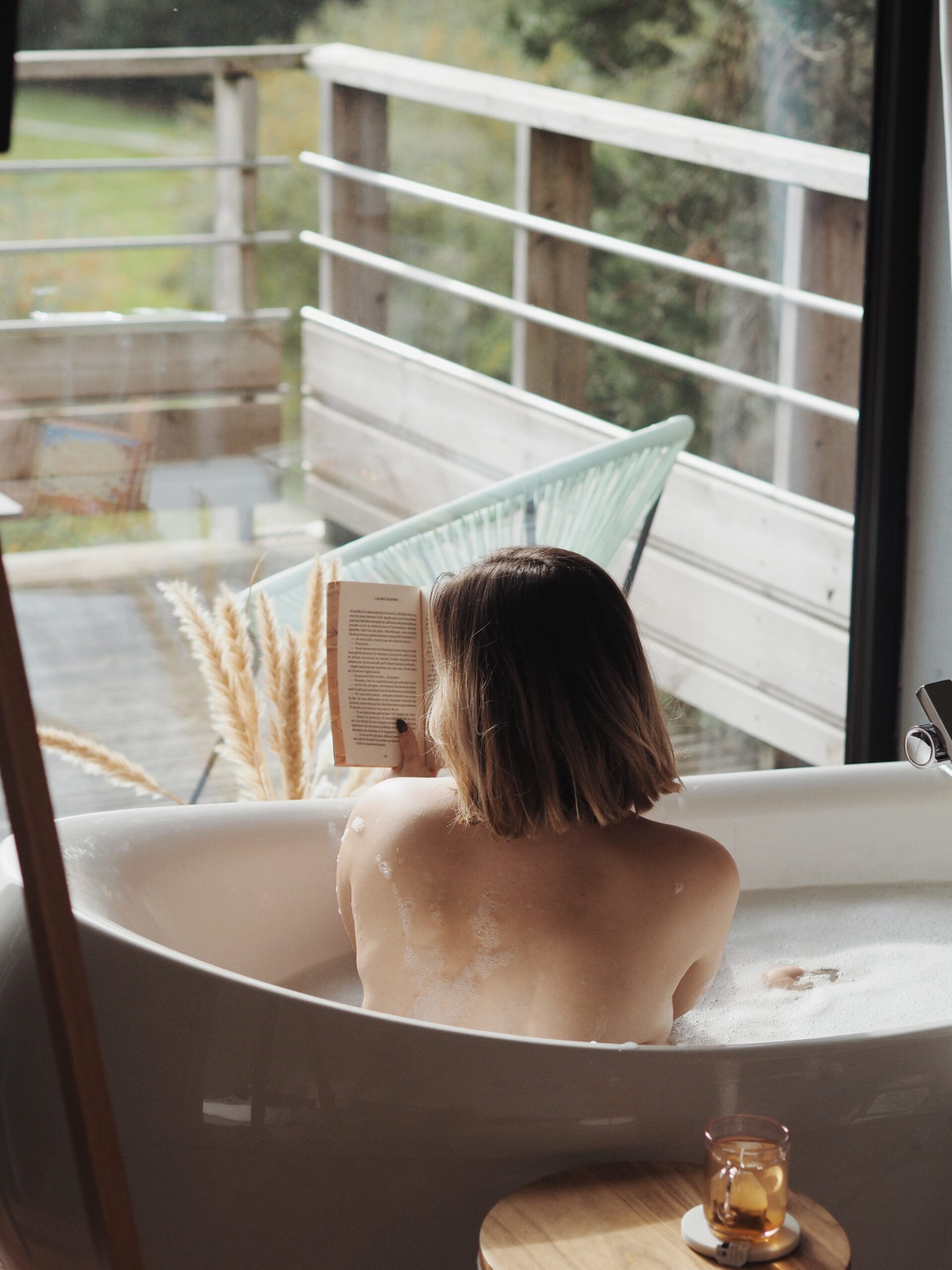 baignoire ilot avec vue sur la nature bretagne
