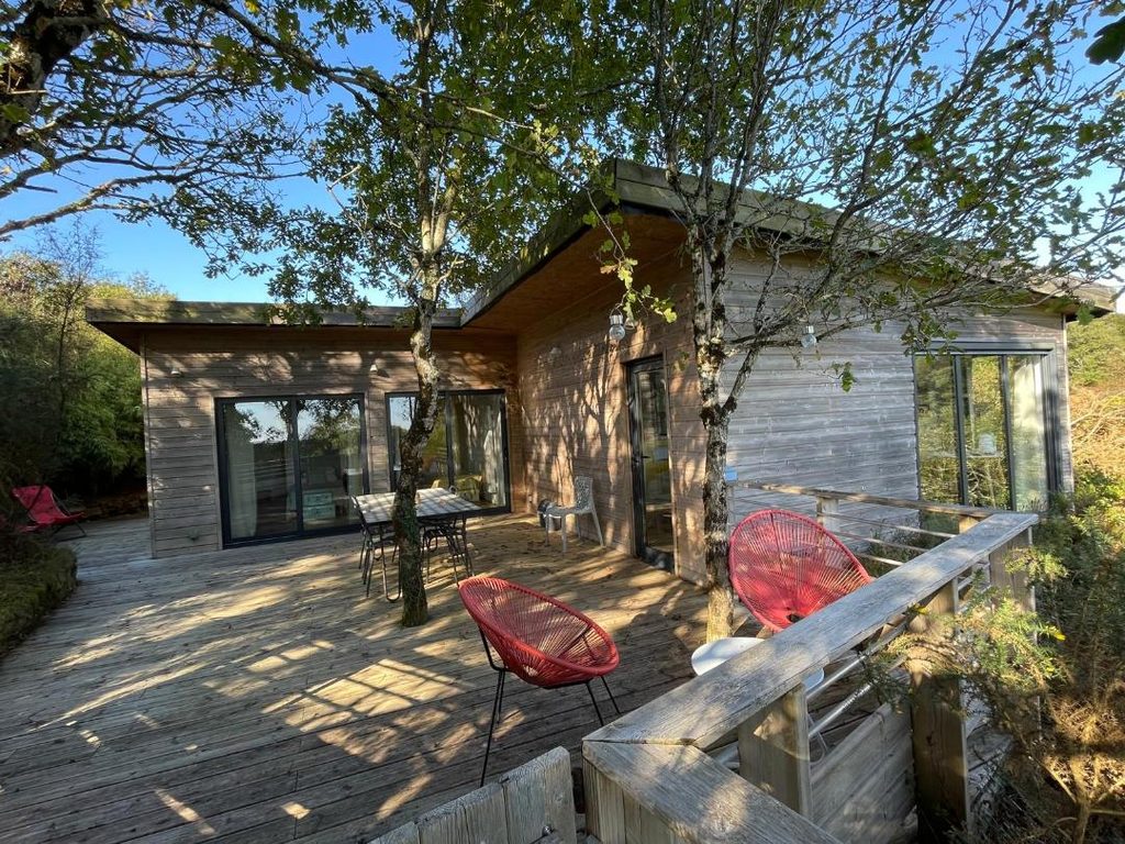 Lodge Castille avec grande terrasse pour un séjour en famille en Bretagne Sud
